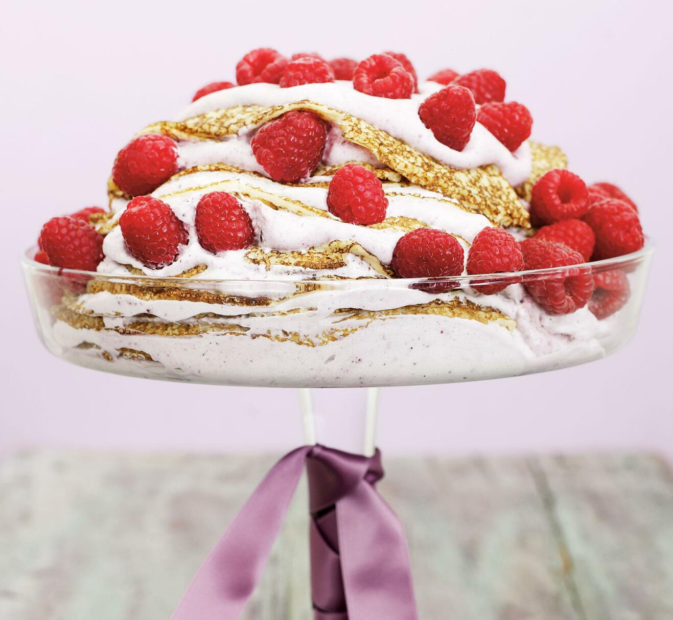 Pannkakstårta med färska hallon