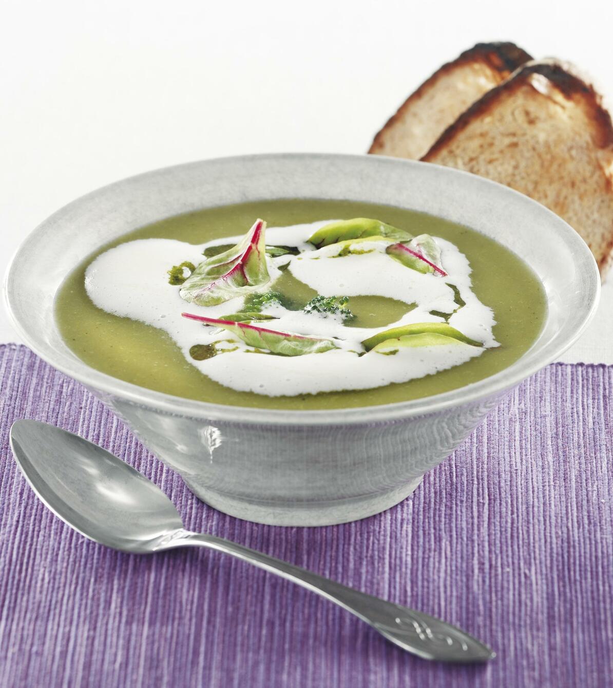 Broccolisoppa med vita bönor