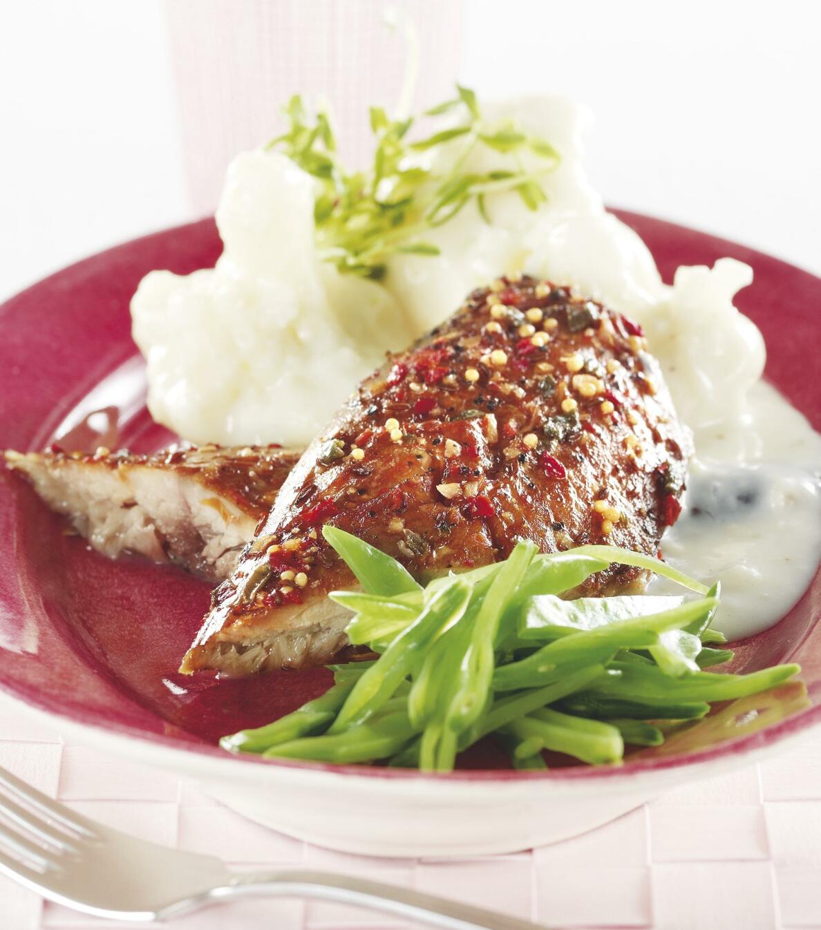 Blomkål med ostsås och varmrökt fisk