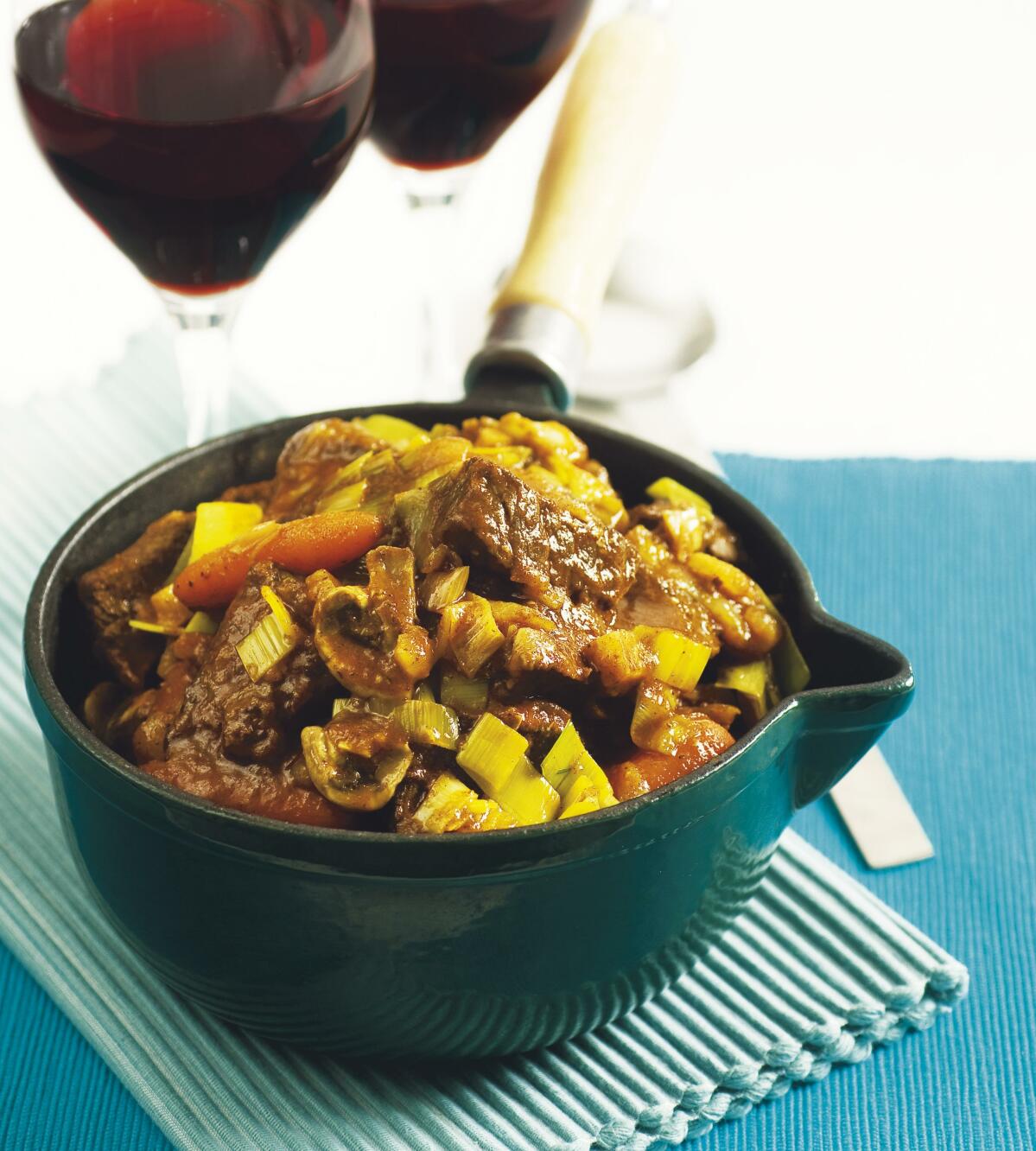 Köttgryta med vitlök och kanel