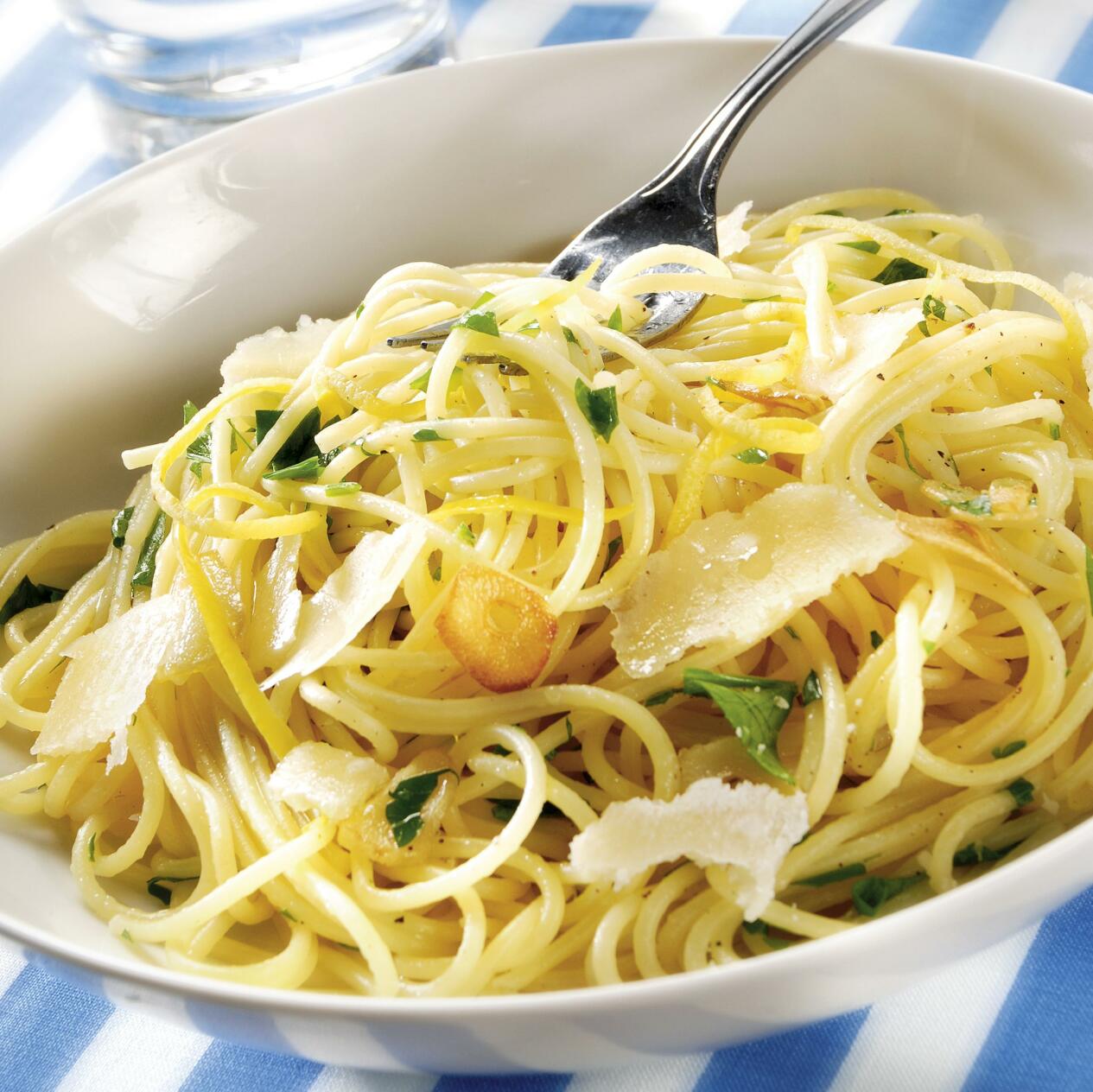 Spagetti Limone med parmesanost