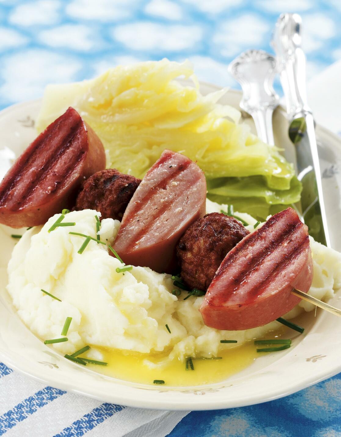 Grillat faluspett och färsk kål