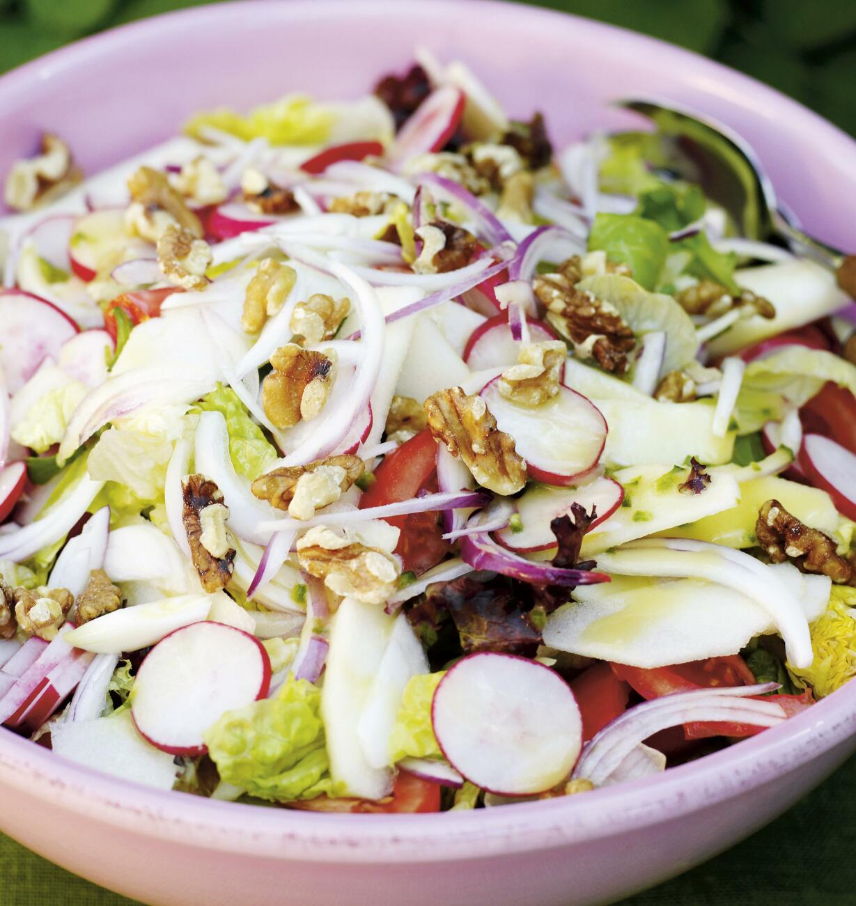 Valnötssallad med jalapenodressing