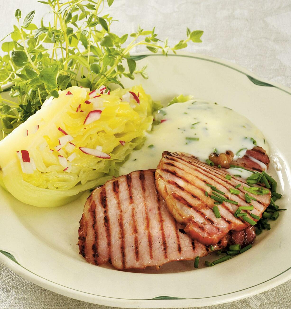 Grillad kassler med färsk kål