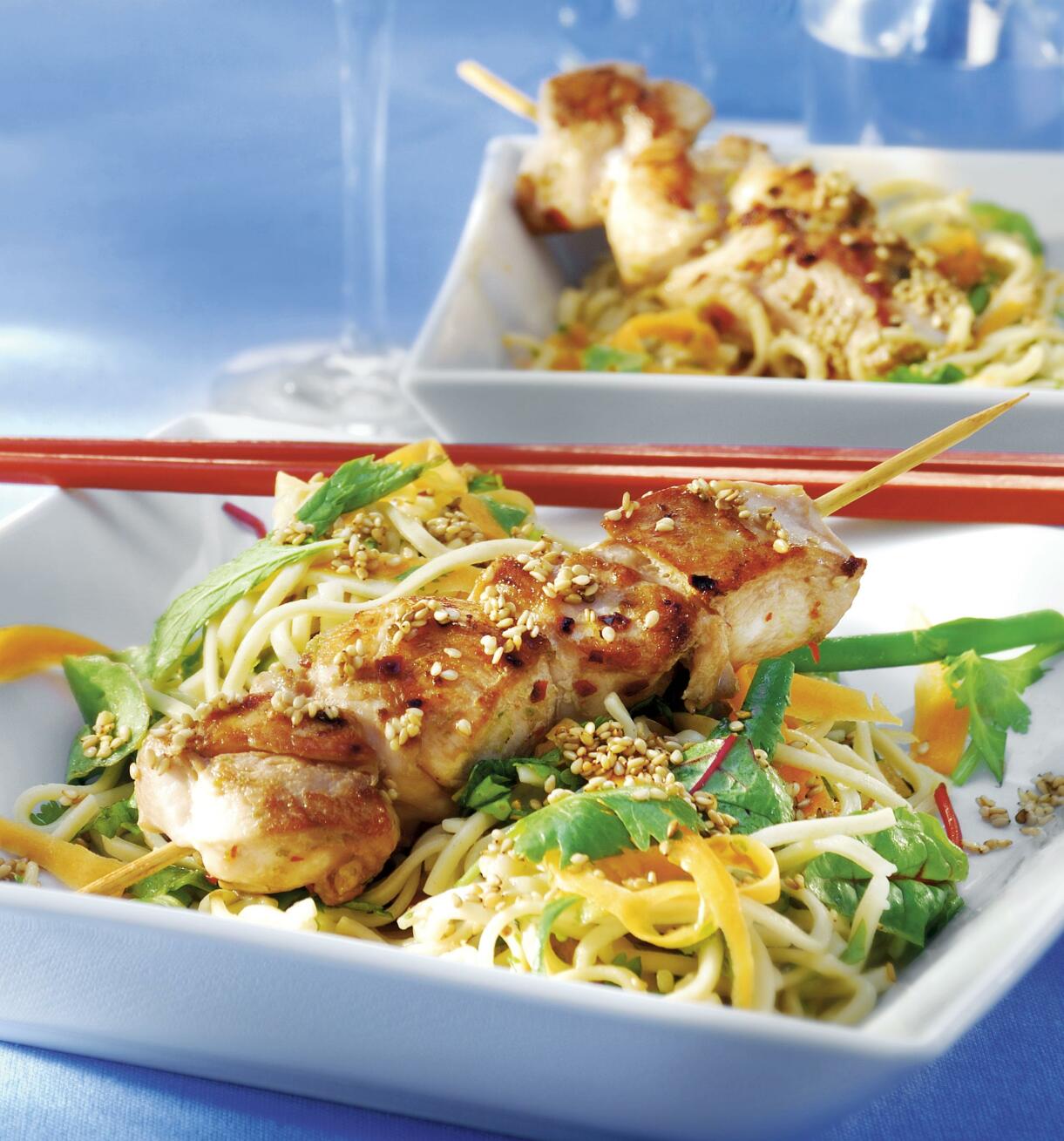 Kycklingspett med nudelsallad