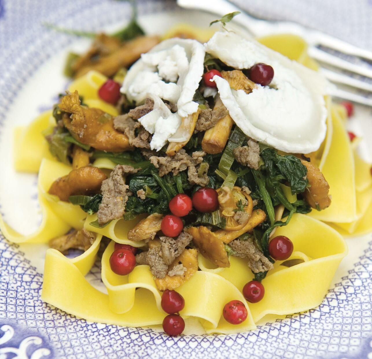 Viltskav med kantareller och pappardelle