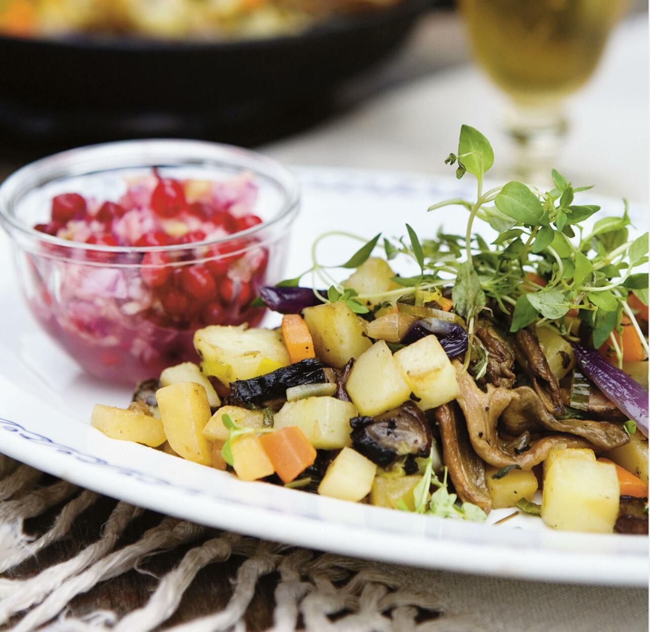 Timjandoftande svamppytt med lingonsalsa
