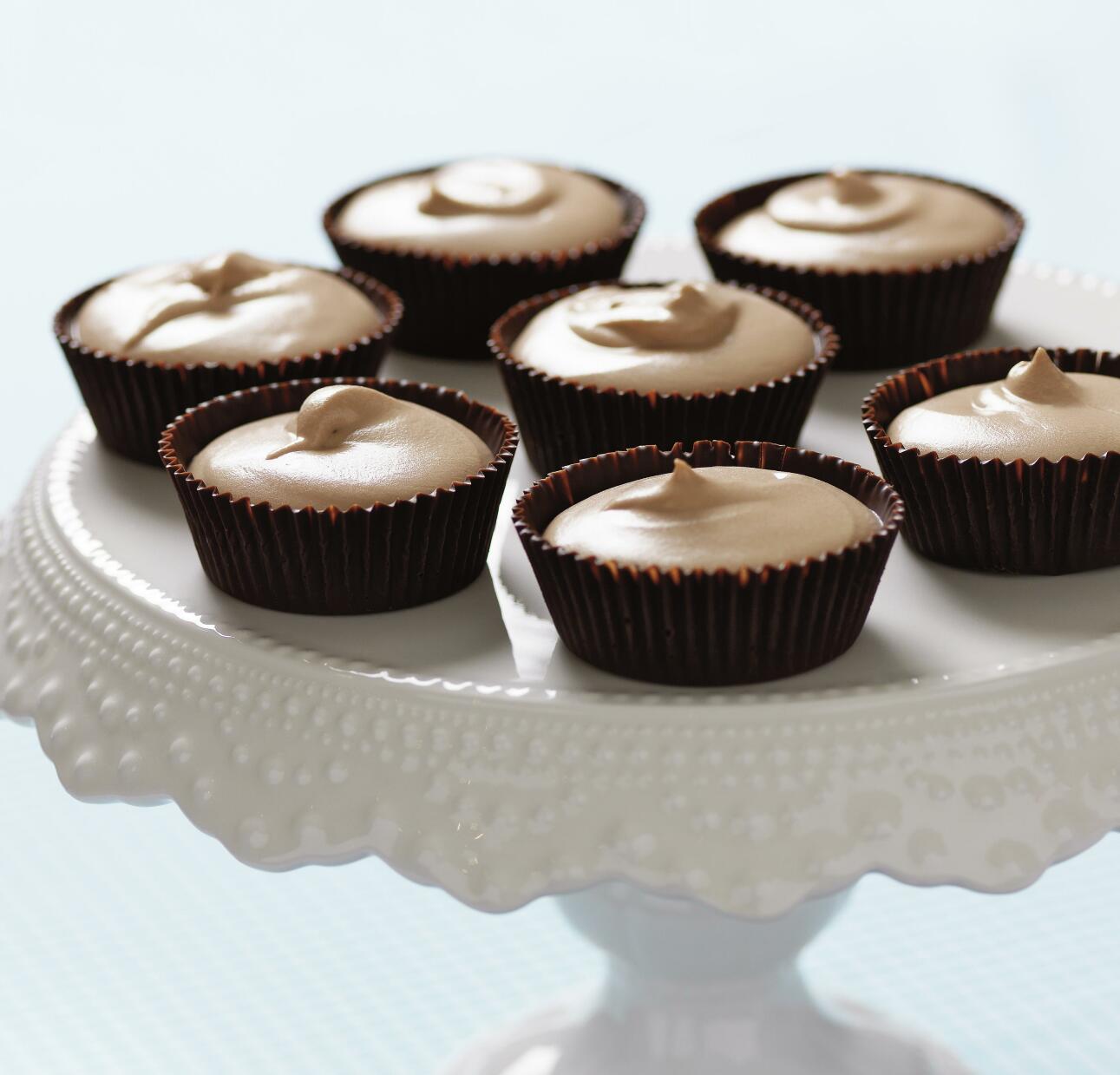 Chokladmoussebakelser i dessertformar