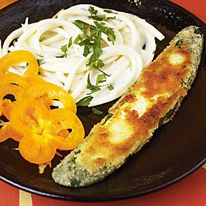 Squashschnitzel med pasta i ostsås