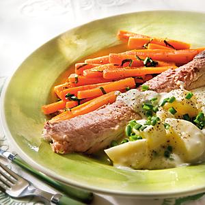 Rökt fisk med stuvad potatis och myntamorötter