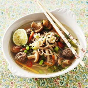 Kalvfrikadeller i asiatisk buljong