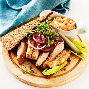 Varmt smörrebröd med kyckling