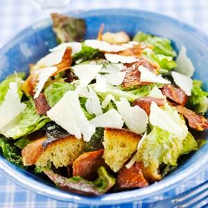 Caesarsallad med rostad prosciutto