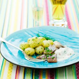 Silltallrik med färskpotatis