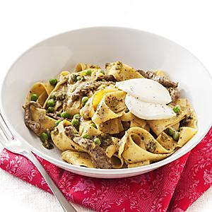 Pasta pesto med strimlad lövbiff