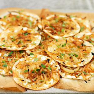 Minipizza Sourcream & onion