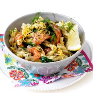 Gravlaxpasta med citron- och dijonsås