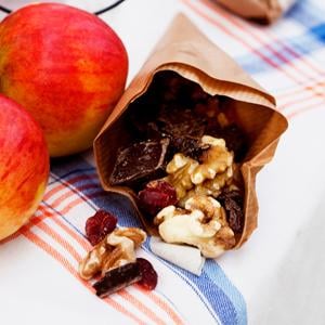 Frukt och nötter i strut
