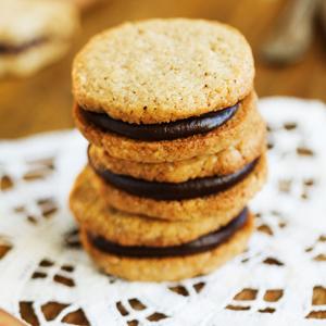 Pepparkakor fyllda med chokladtryffel
