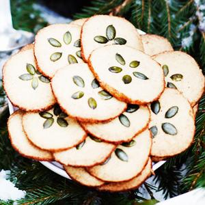 Pepparkakskex med pumpakärnor
