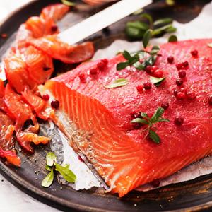 Gravad lax på lingon och akvavit