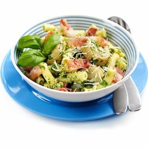 Pasta Genovese med pesto och bacon