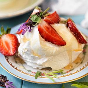 Pavlovabakelse med krämig yoghurt