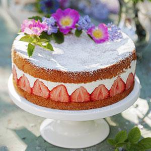Jordgubbstårta med flädermousse