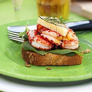 Formbröd med hasselnötter