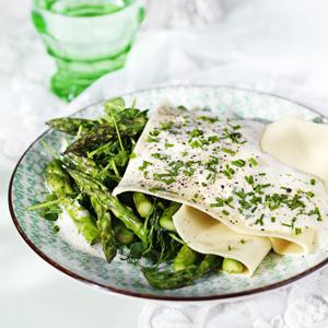 Sparrislasagne med gräslöksskum