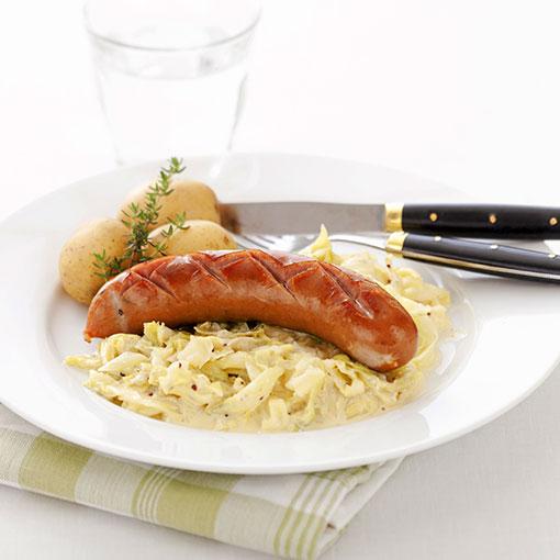 Bratwurst med gräddstuvad kål
