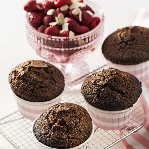 Lakritsmuffins med hallonsallad