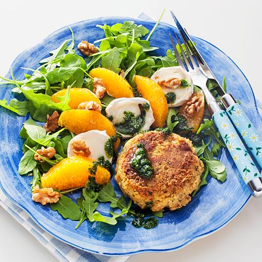 Kikärtsbiffar med apelsinsallad