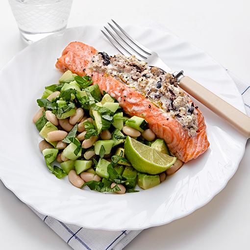 Fylld laxfilé med bönsallad