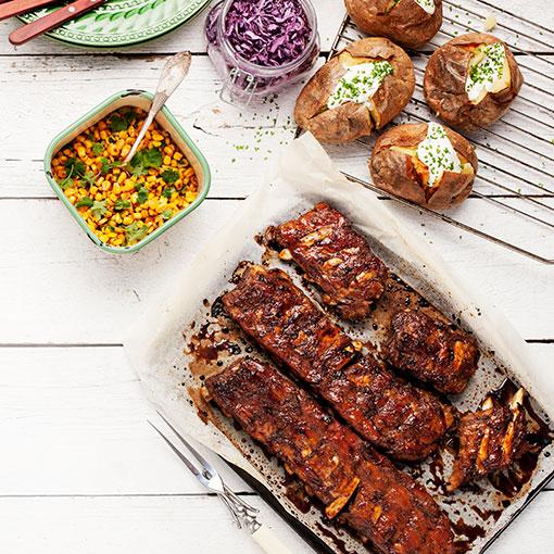 Sötkryddiga ribs med bakad potatis