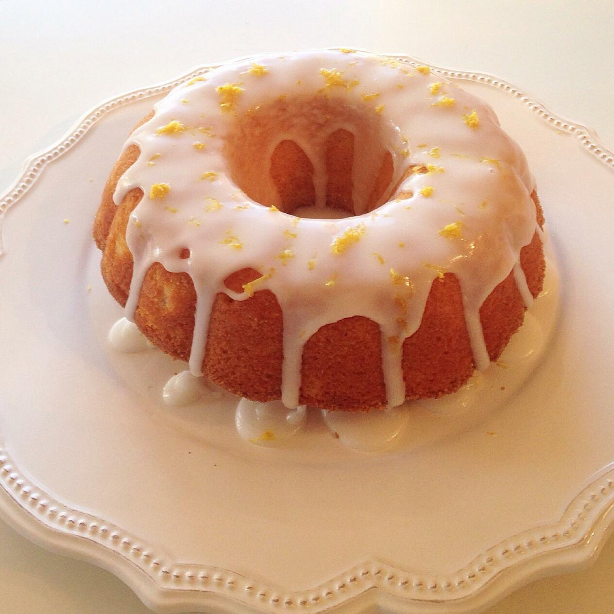 Saftig sockerkaka med citronglasyr