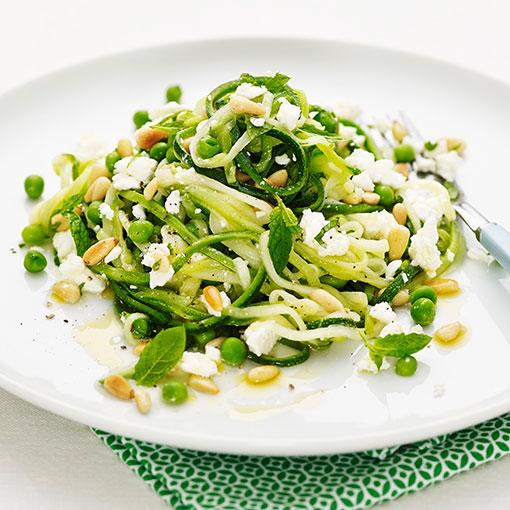 Squashspagetti med ärtor och feta