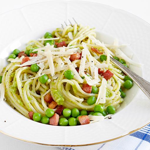Pasta med ärter, citron och bacon
