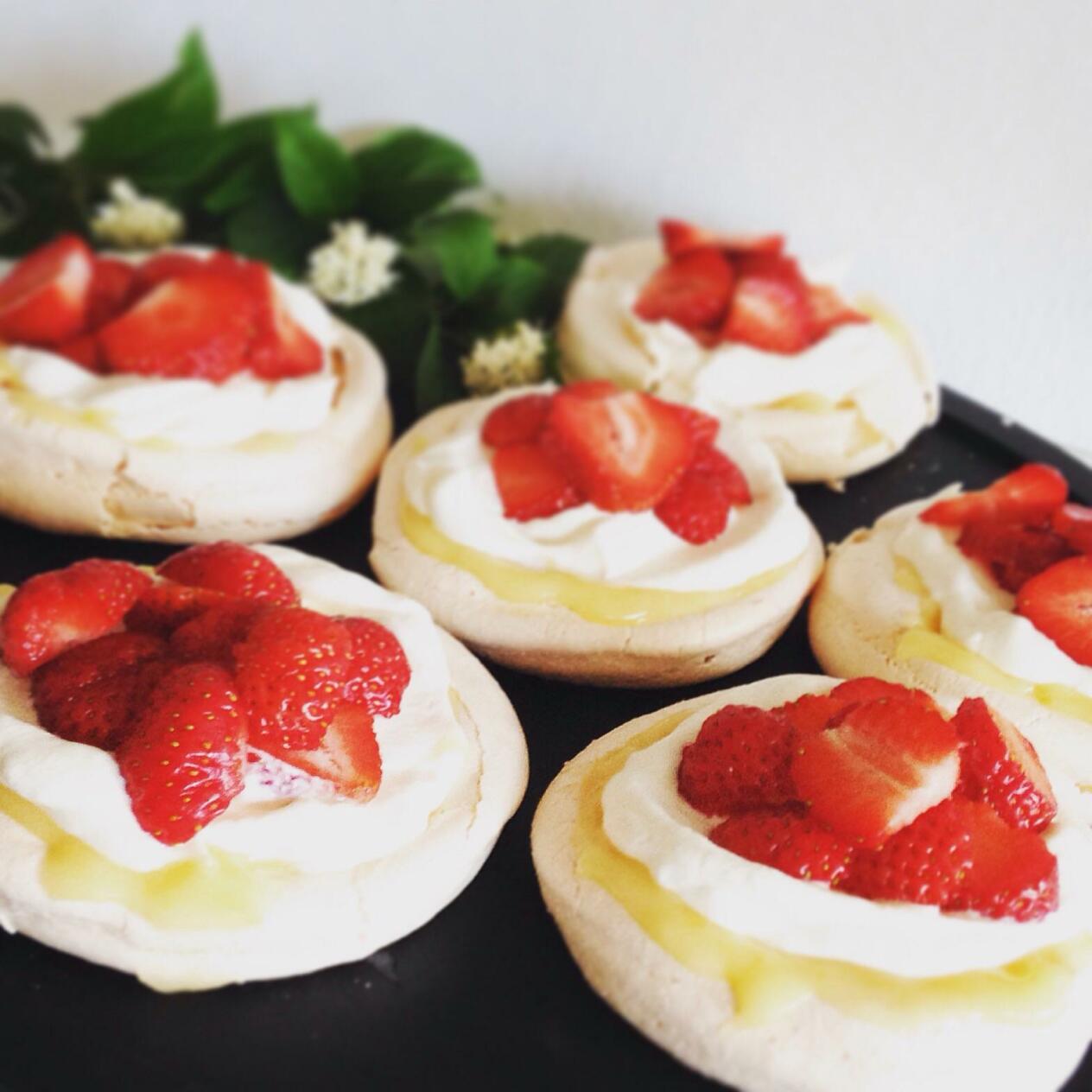 Mini pavlova