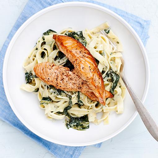 Laxpasta med spenatsås