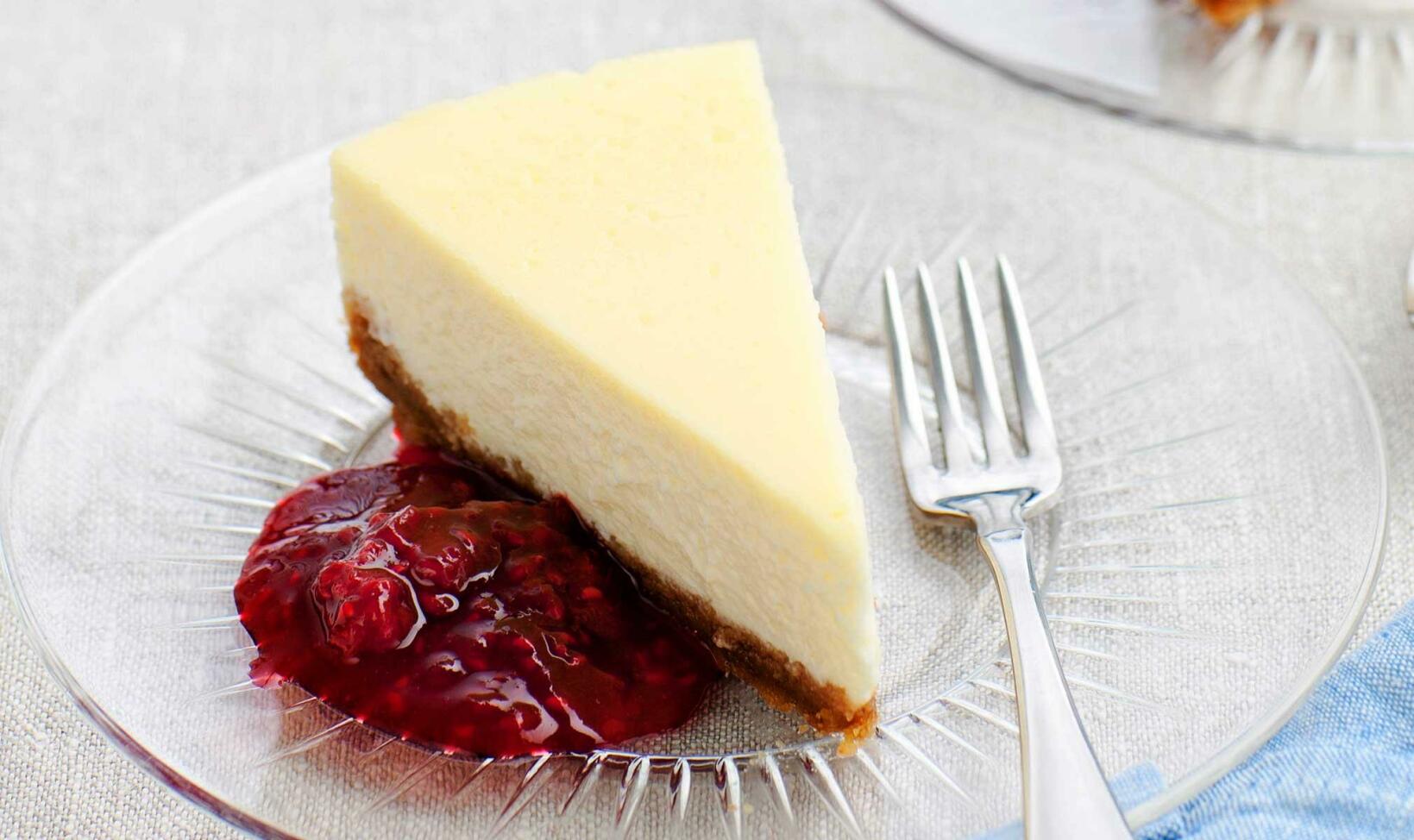 Cheesecake  med hallonkompott
