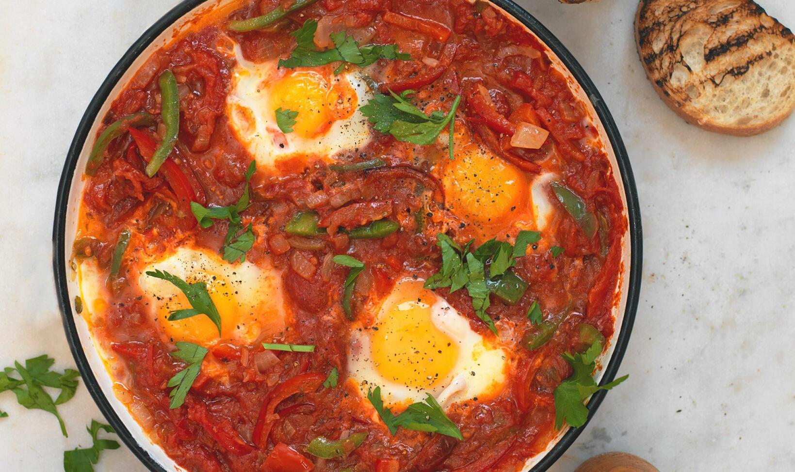 Shakshuka ägg i tomatröra