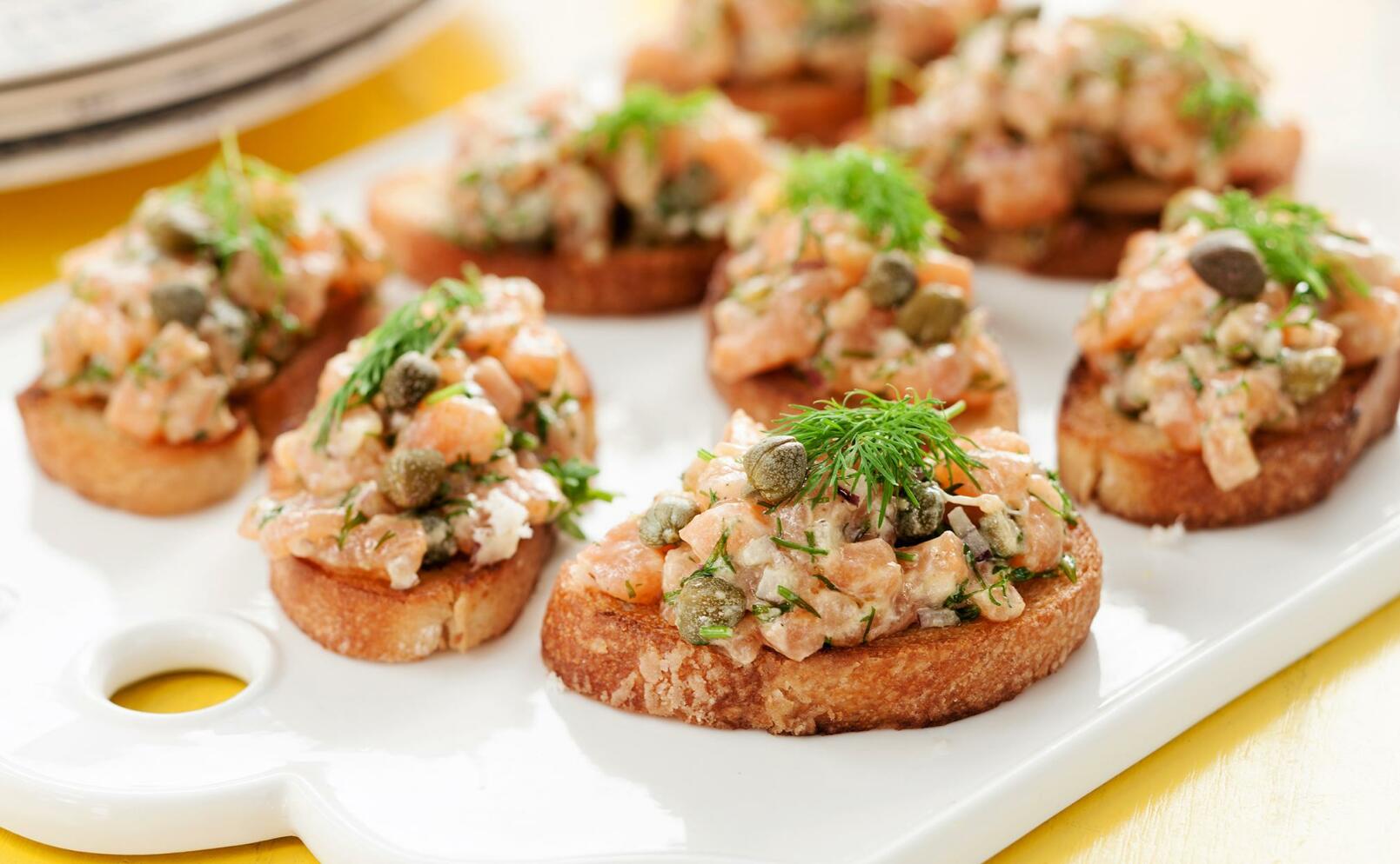 Laxtartar på baguette