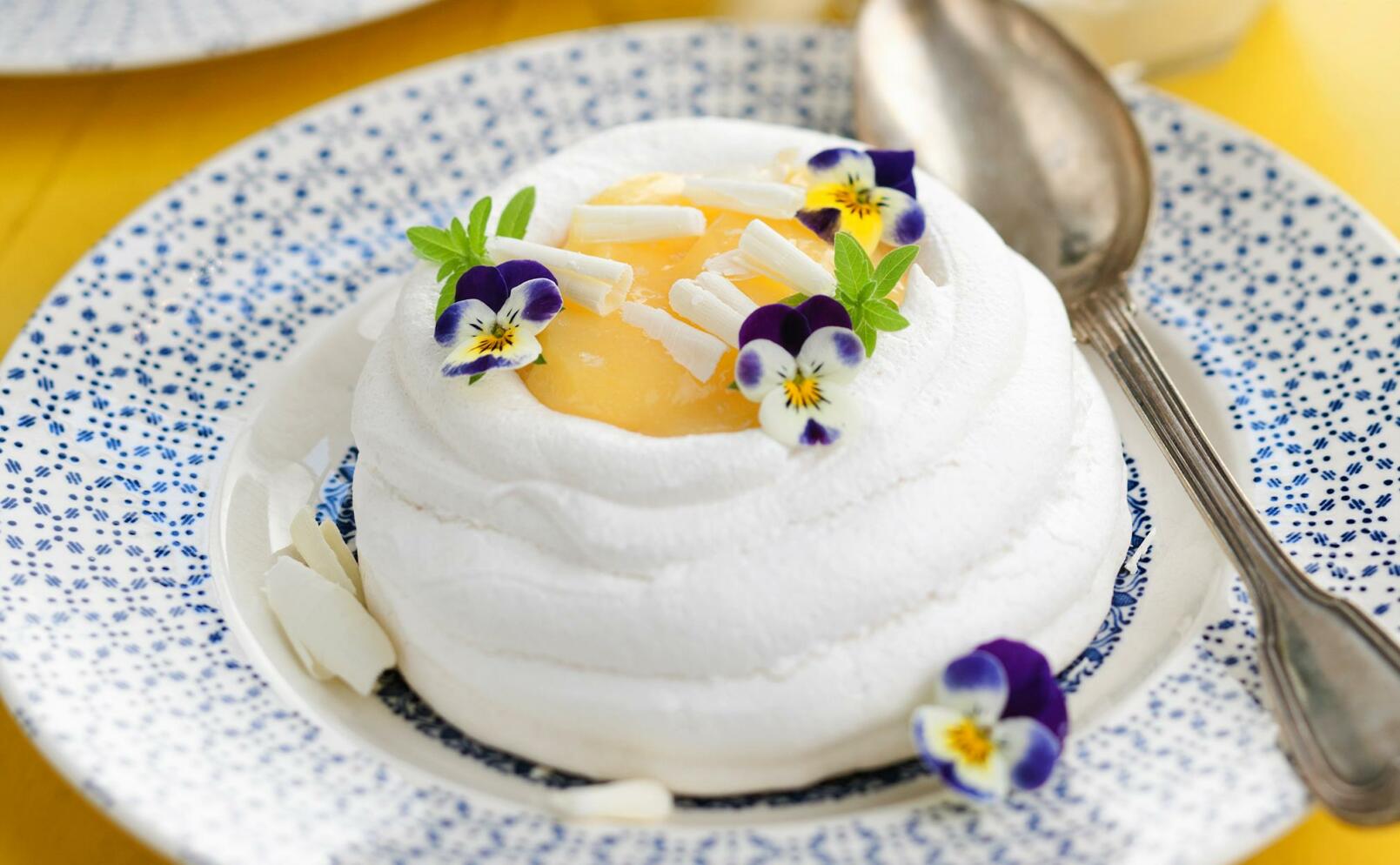 Pavlovabakelse med lemoncurd