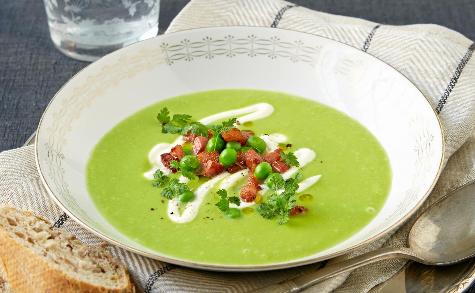 Grön ärtsoppa med citronsmetana