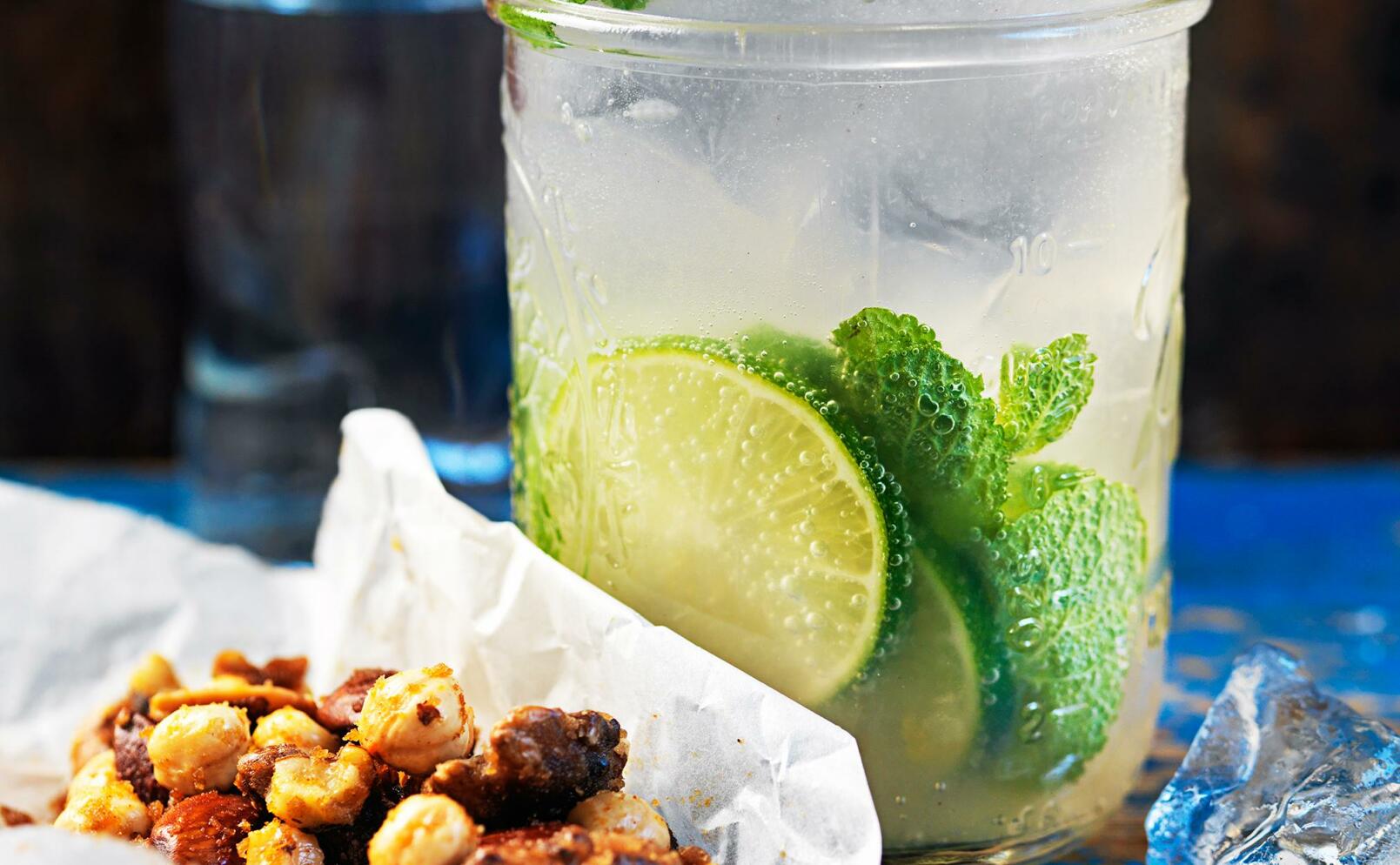 Vodka tonic och rostade nötter