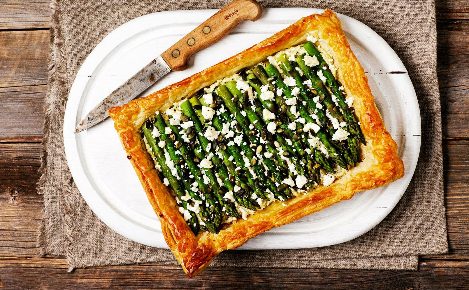 Smördegstarte med sparris