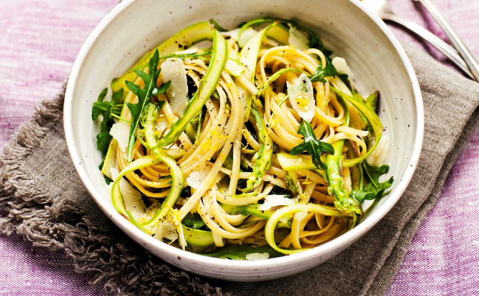 Spaghetti med hyvlad sparris
