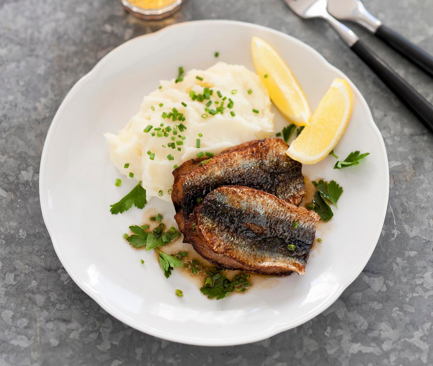 Stekt strömming med örtsmör