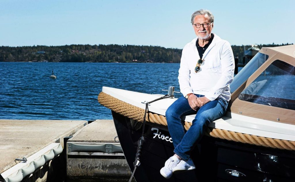 Björn Rosengren i sitt eget paradis, villan med sjötomt i Saltsjöbaden. Foto: Peter Jönsson